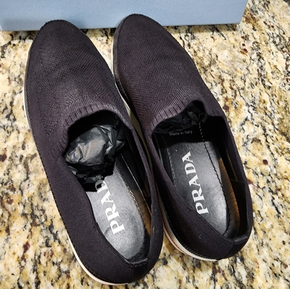 Prada sneaker. Used in excellent condition,  size 39 - Picture 11 of 13